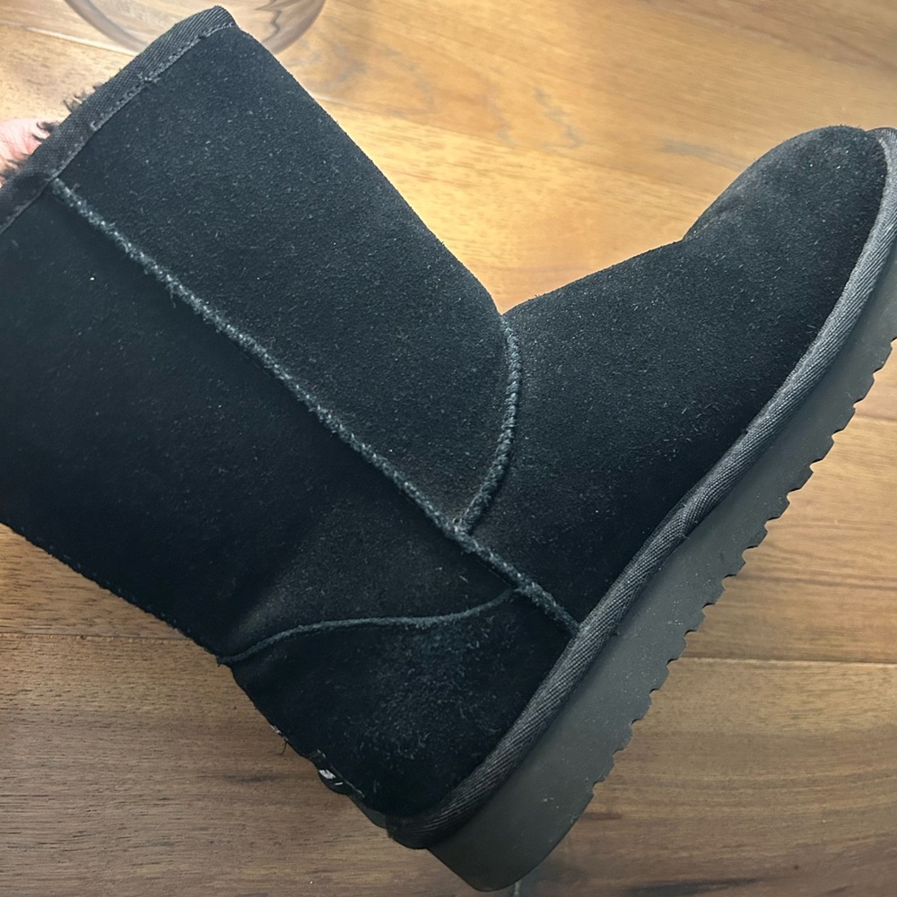Koolaburra short boot barely worn